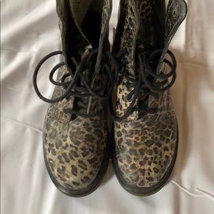 Leopard print Docs